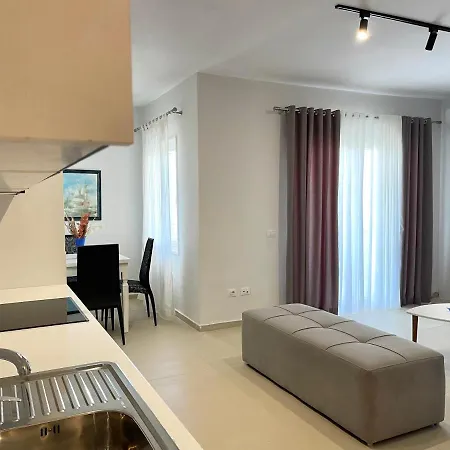 Apartamento Aj Apartments: Hidden Gem In The Heart Of Beach Velipojë
